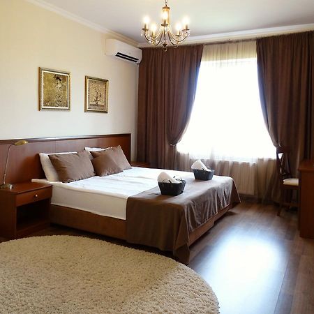 Henry Ford Mini Hotel Odesa Exterior foto