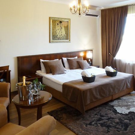 Henry Ford Mini Hotel Odesa Exterior foto