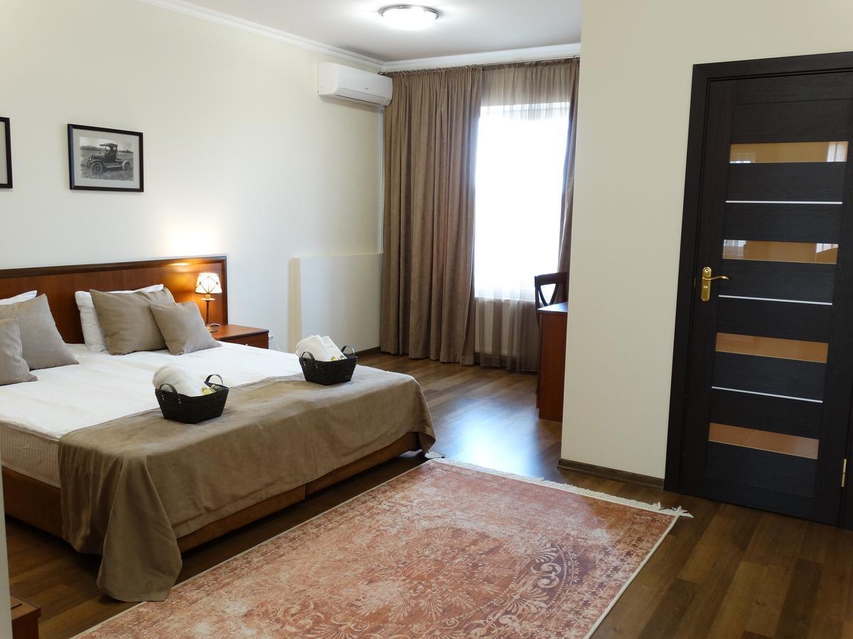 Henry Ford Mini Hotel Odesa Exterior foto