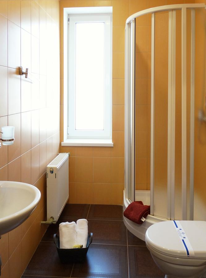 Henry Ford Mini Hotel Odesa Exterior foto