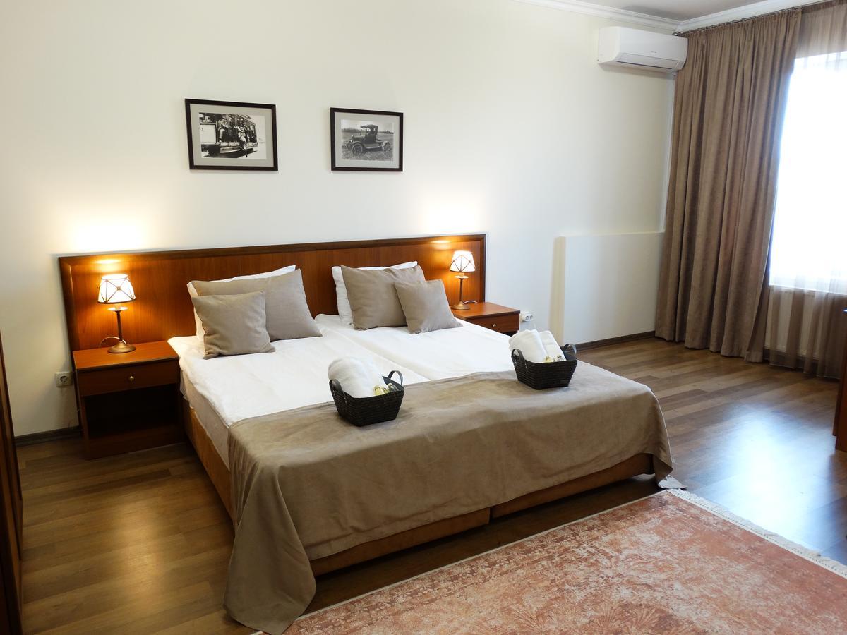 Henry Ford Mini Hotel Odesa Exterior foto