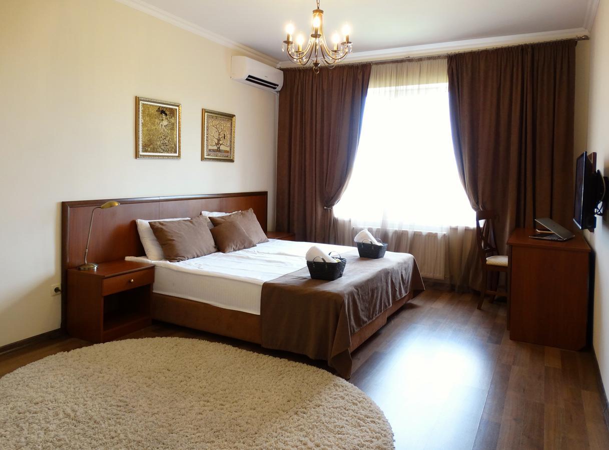 Henry Ford Mini Hotel Odesa Exterior foto