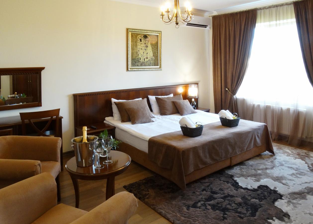 Henry Ford Mini Hotel Odesa Exterior foto